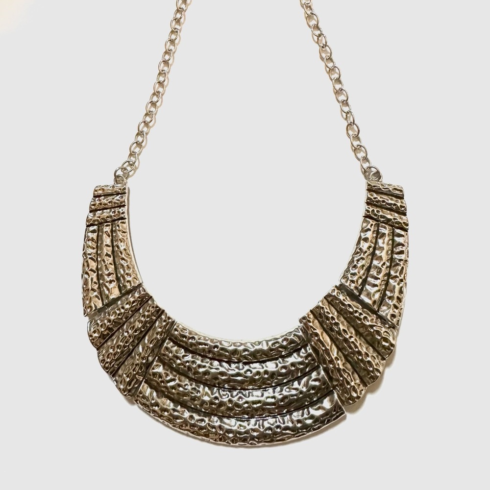 Chic Silver Hammered Necklace - image 1